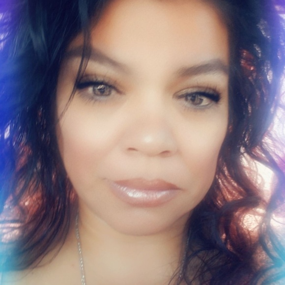 Meet your Posher, Jessica - Picture 2 of 2